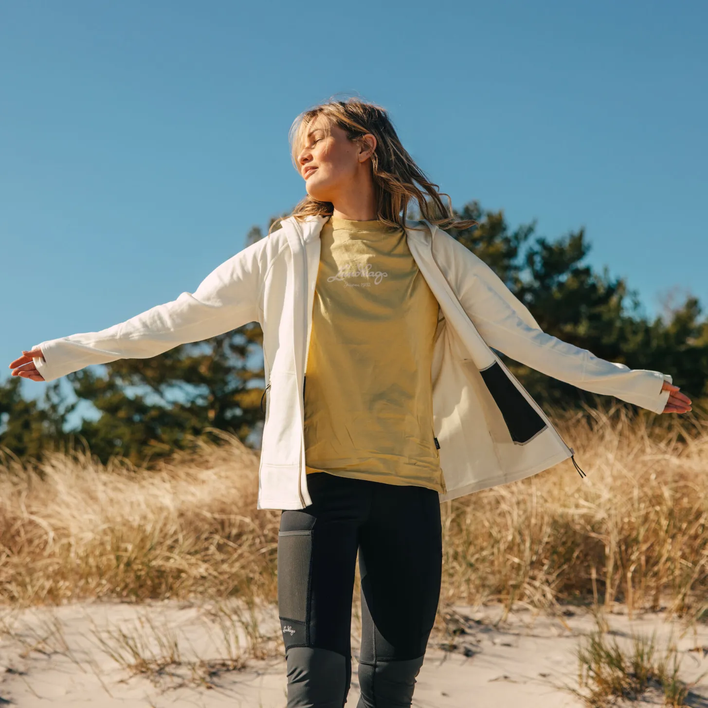 tived_merino_hoodie_w_4-1.webp Tived Merino Hoodie W